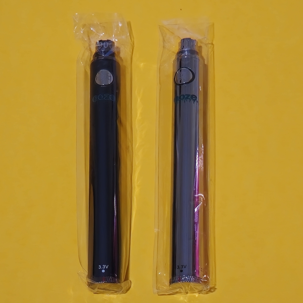 510 Thread Battery in Black or Chrome with Twist control.